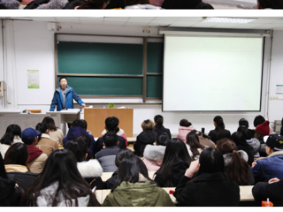 中央音乐学院陈荃有教授应邀来世界杯官网讲学