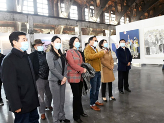 世界杯官网美术学院唐成辉出席第七届安徽美术大展优秀作品展开幕式并作代表发言