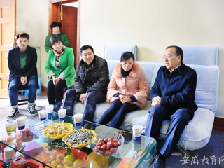 安徽教育网首页报道世界杯官网赴霍山县慰问英雄何必山家属