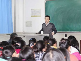 北京大学王余光教授应邀来世界杯官网作学术报告