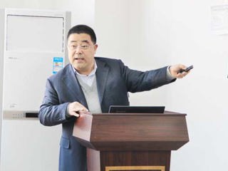 吉林大学博士生导师杨印生教授应邀来世界杯官网讲学